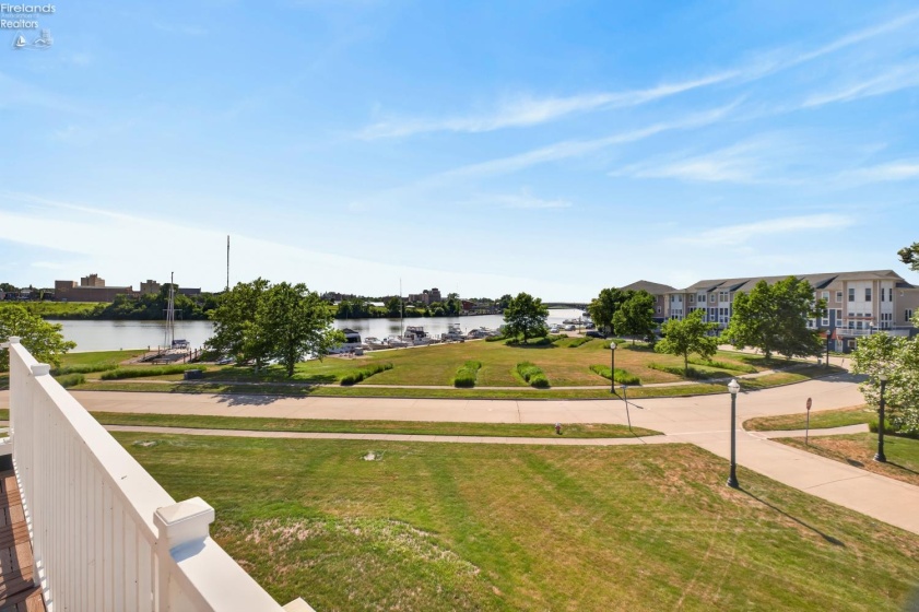 449 Harbor Lane, Lorain, 44052, 3 Bedrooms Bedrooms, ,4 BathroomsBathrooms,Residential,For Sale,Harbor,20261019