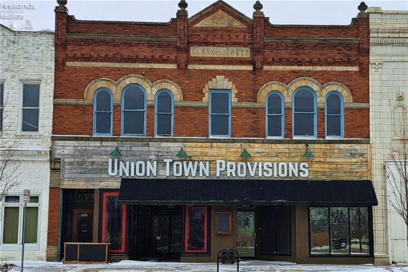 422 Broadway Avenue, Lorain, 44052, ,Commercial,For Sale,Broadway,20261031