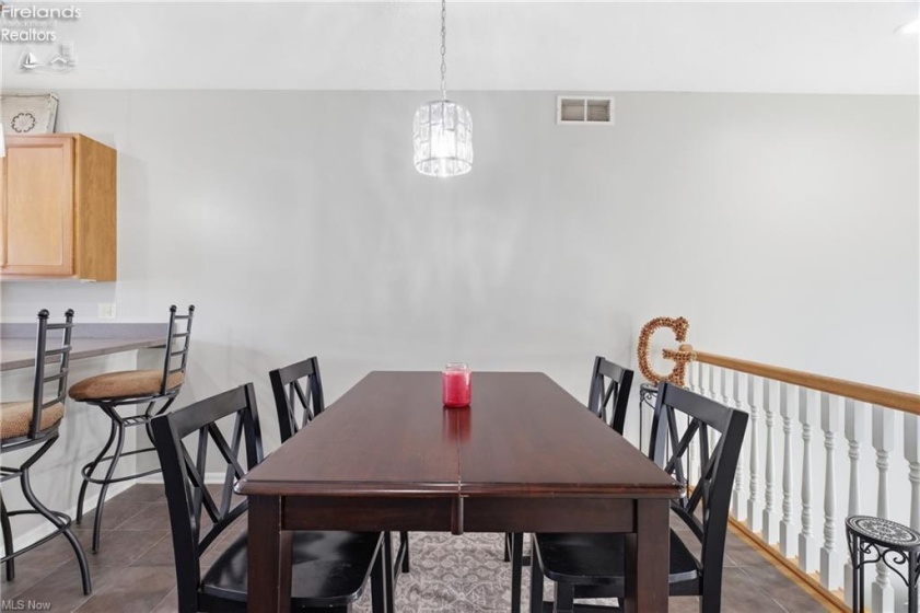 323 Arizona Avenue, Lorain, 44052, 2 Bedrooms Bedrooms, ,3 BathroomsBathrooms,Residential,For Sale,Arizona,20261030