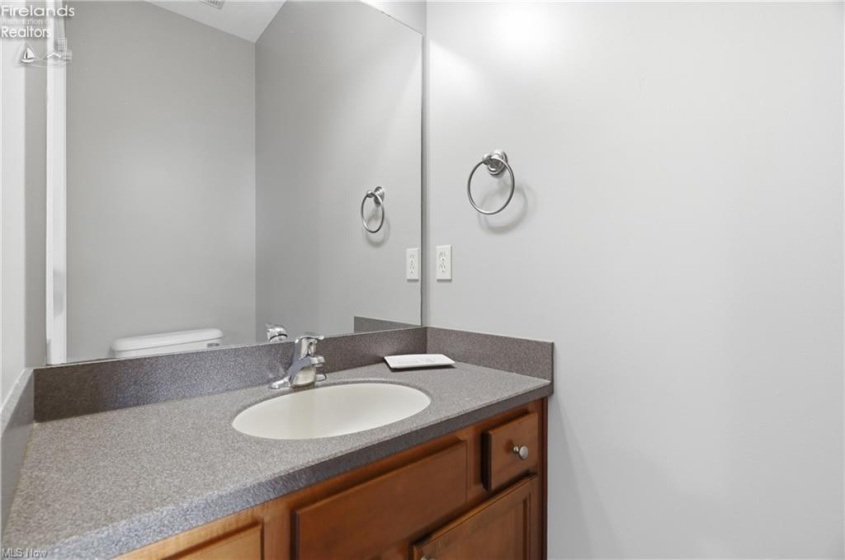 323 Arizona Avenue, Lorain, 44052, 2 Bedrooms Bedrooms, ,3 BathroomsBathrooms,Residential,For Sale,Arizona,20261030