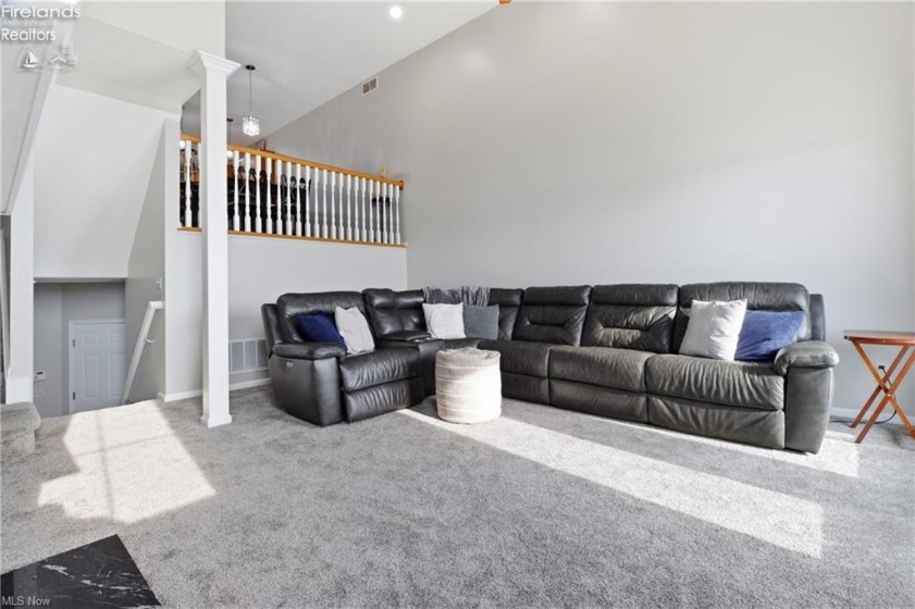 323 Arizona Avenue, Lorain, 44052, 2 Bedrooms Bedrooms, ,3 BathroomsBathrooms,Residential,For Sale,Arizona,20261030