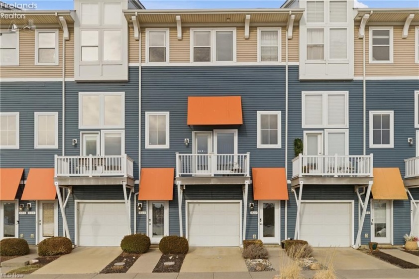 323 Arizona Avenue, Lorain, 44052, 2 Bedrooms Bedrooms, ,3 BathroomsBathrooms,Residential,For Sale,Arizona,20261030