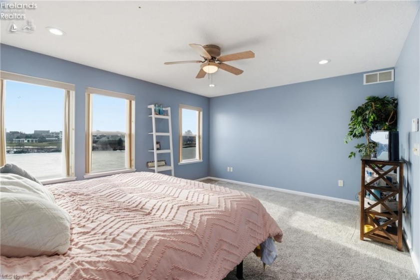 323 Arizona Avenue, Lorain, 44052, 2 Bedrooms Bedrooms, ,3 BathroomsBathrooms,Residential,For Sale,Arizona,20261030