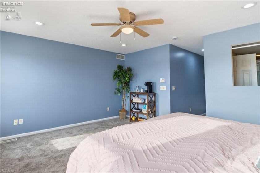 323 Arizona Avenue, Lorain, 44052, 2 Bedrooms Bedrooms, ,3 BathroomsBathrooms,Residential,For Sale,Arizona,20261030