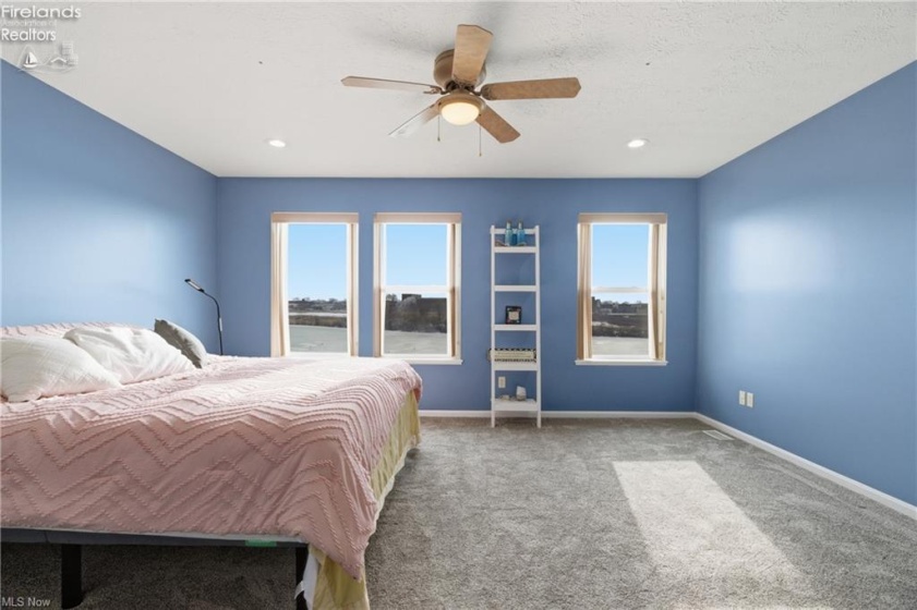 323 Arizona Avenue, Lorain, 44052, 2 Bedrooms Bedrooms, ,3 BathroomsBathrooms,Residential,For Sale,Arizona,20261030