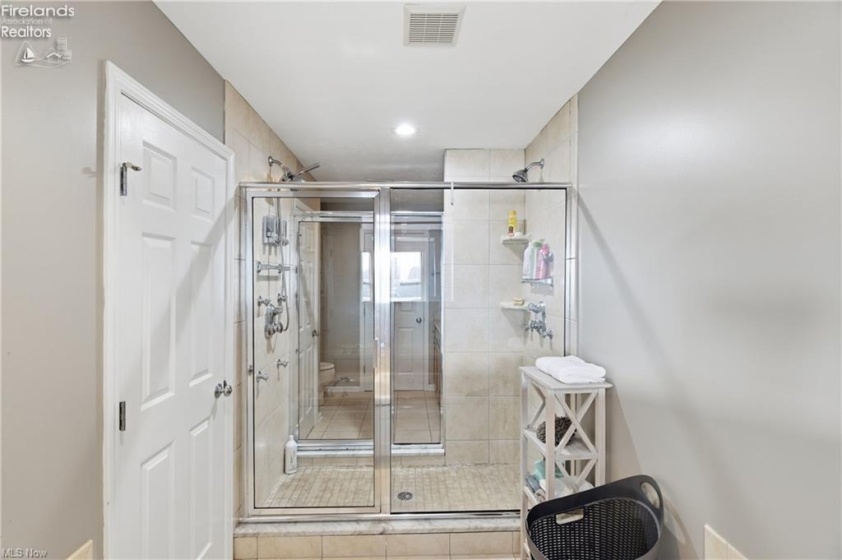 323 Arizona Avenue, Lorain, 44052, 2 Bedrooms Bedrooms, ,3 BathroomsBathrooms,Residential,For Sale,Arizona,20261030