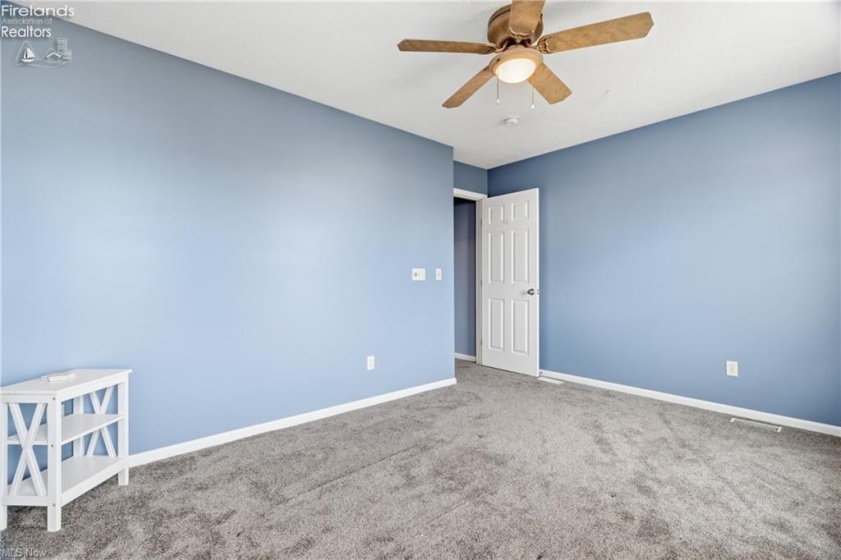 323 Arizona Avenue, Lorain, 44052, 2 Bedrooms Bedrooms, ,3 BathroomsBathrooms,Residential,For Sale,Arizona,20261030