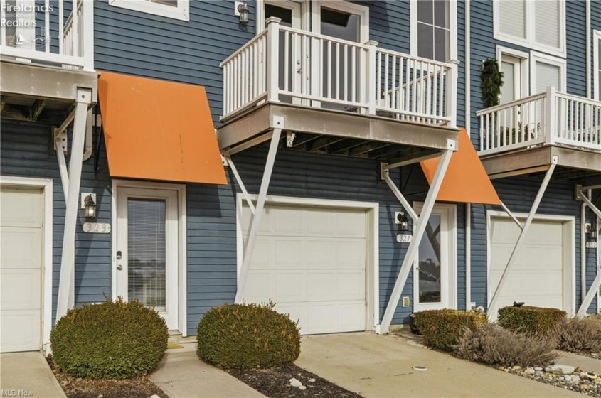 323 Arizona Avenue, Lorain, 44052, 2 Bedrooms Bedrooms, ,3 BathroomsBathrooms,Residential,For Sale,Arizona,20261030