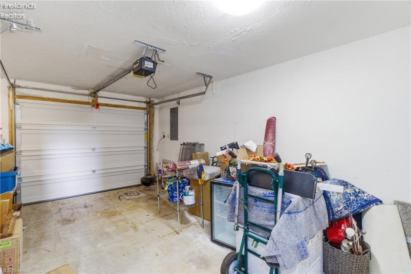 323 Arizona Avenue, Lorain, 44052, 2 Bedrooms Bedrooms, ,3 BathroomsBathrooms,Residential,For Sale,Arizona,20261030