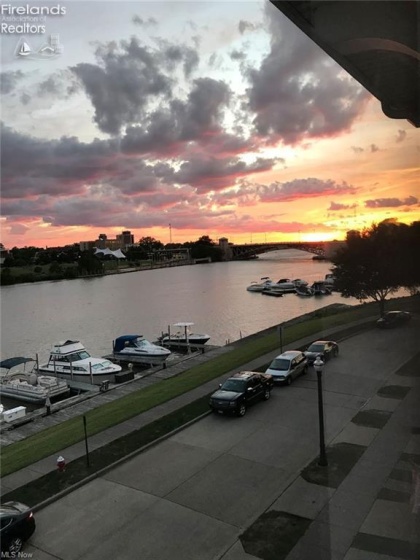 323 Arizona Avenue, Lorain, 44052, 2 Bedrooms Bedrooms, ,3 BathroomsBathrooms,Residential,For Sale,Arizona,20261030