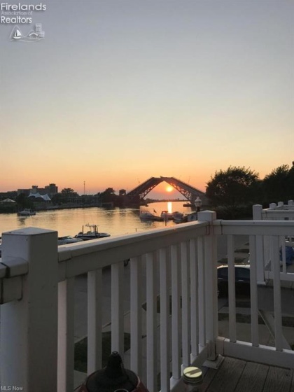 323 Arizona Avenue, Lorain, 44052, 2 Bedrooms Bedrooms, ,3 BathroomsBathrooms,Residential,For Sale,Arizona,20261030