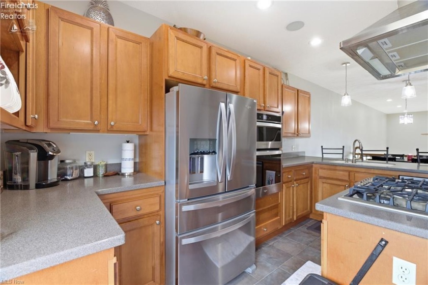 323 Arizona Avenue, Lorain, 44052, 2 Bedrooms Bedrooms, ,3 BathroomsBathrooms,Residential,For Sale,Arizona,20261030