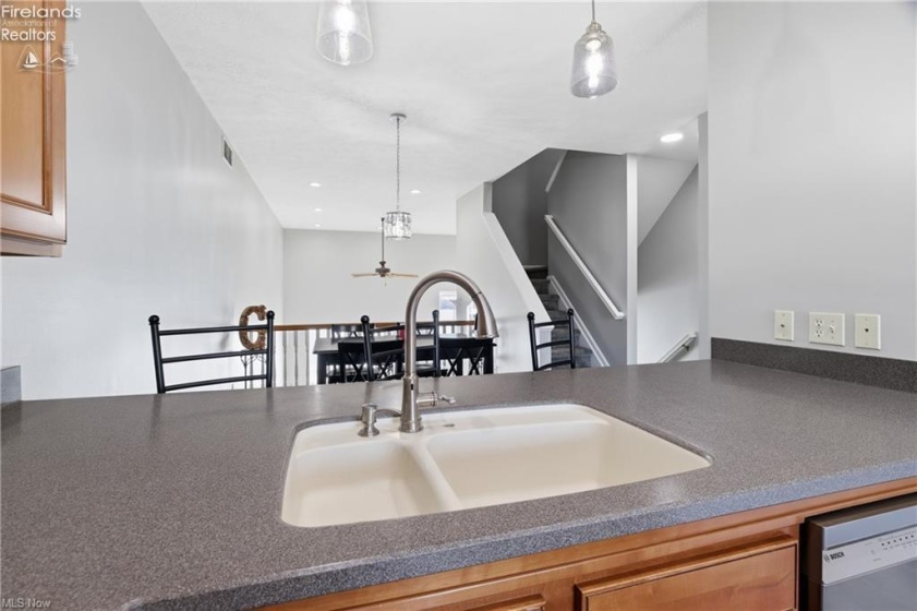 323 Arizona Avenue, Lorain, 44052, 2 Bedrooms Bedrooms, ,3 BathroomsBathrooms,Residential,For Sale,Arizona,20261030