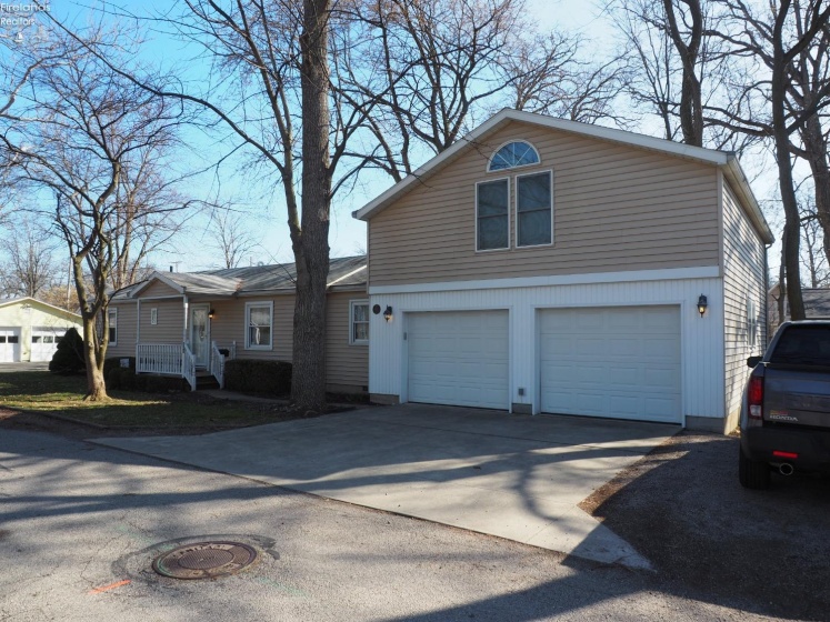 541 Oak Avenue, Lakeside, 43440, 3 Bedrooms Bedrooms, ,3 BathroomsBathrooms,Residential,For Sale,Oak,20261039