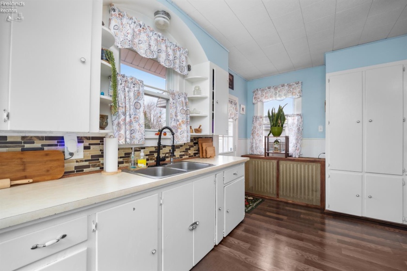 266 Southwest Street, Bellevue, 44811, 4 Bedrooms Bedrooms, ,2 BathroomsBathrooms,Residential,For Sale,Southwest,20261012