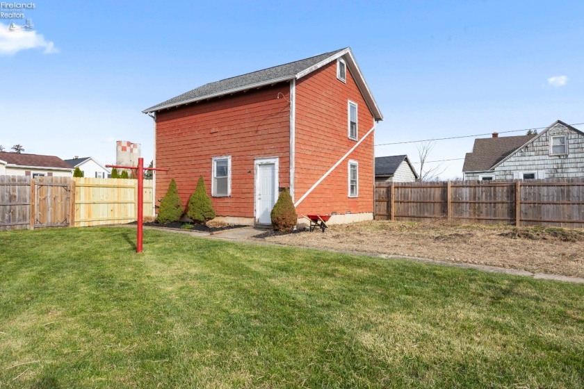 266 Southwest Street, Bellevue, 44811, 4 Bedrooms Bedrooms, ,2 BathroomsBathrooms,Residential,For Sale,Southwest,20261012