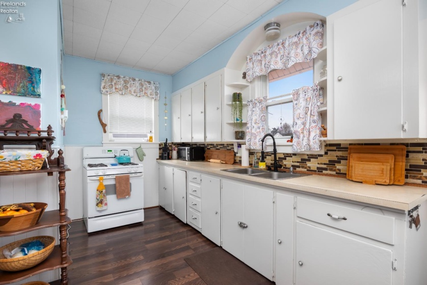 266 Southwest Street, Bellevue, 44811, 4 Bedrooms Bedrooms, ,2 BathroomsBathrooms,Residential,For Sale,Southwest,20261012