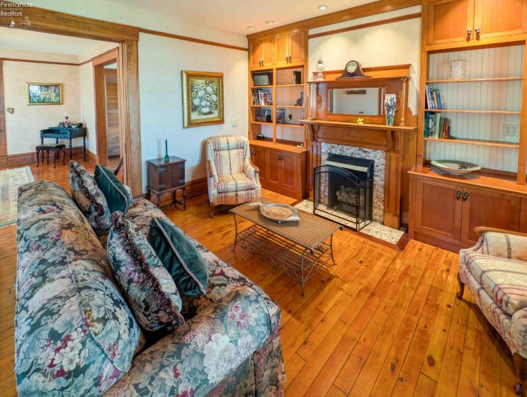 5078 Water Street, Port Clinton, 43452, 5 Bedrooms Bedrooms, ,3 BathroomsBathrooms,Residential,For Sale,Water,20260688