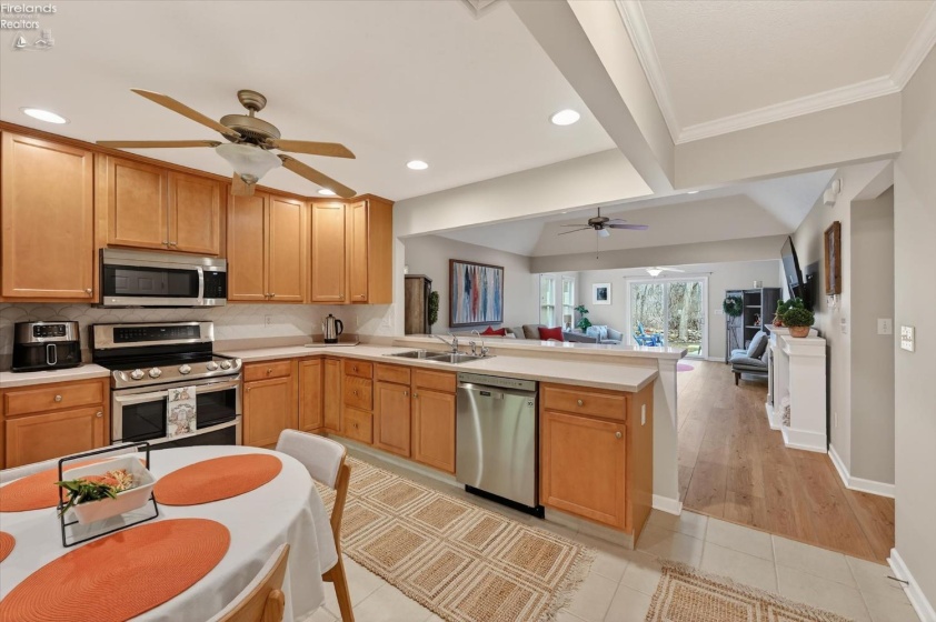 340 Lighthouse Oval, Marblehead, 43440, 2 Bedrooms Bedrooms, ,2 BathroomsBathrooms,Residential,For Sale,Lighthouse Oval,20261037