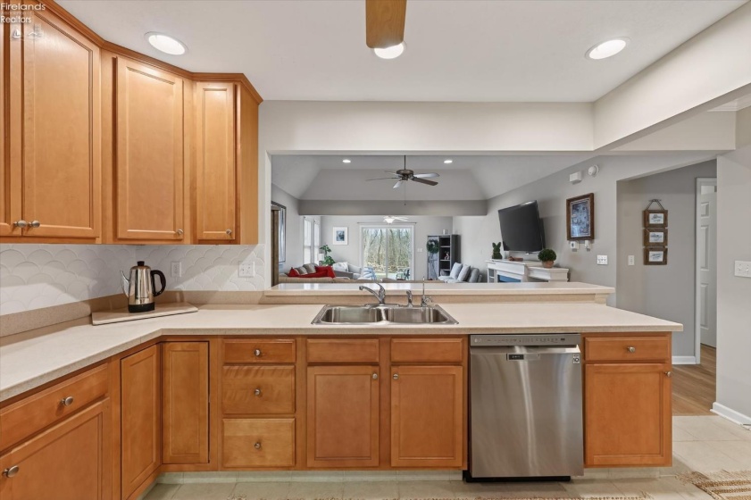 340 Lighthouse Oval, Marblehead, 43440, 2 Bedrooms Bedrooms, ,2 BathroomsBathrooms,Residential,For Sale,Lighthouse Oval,20261037