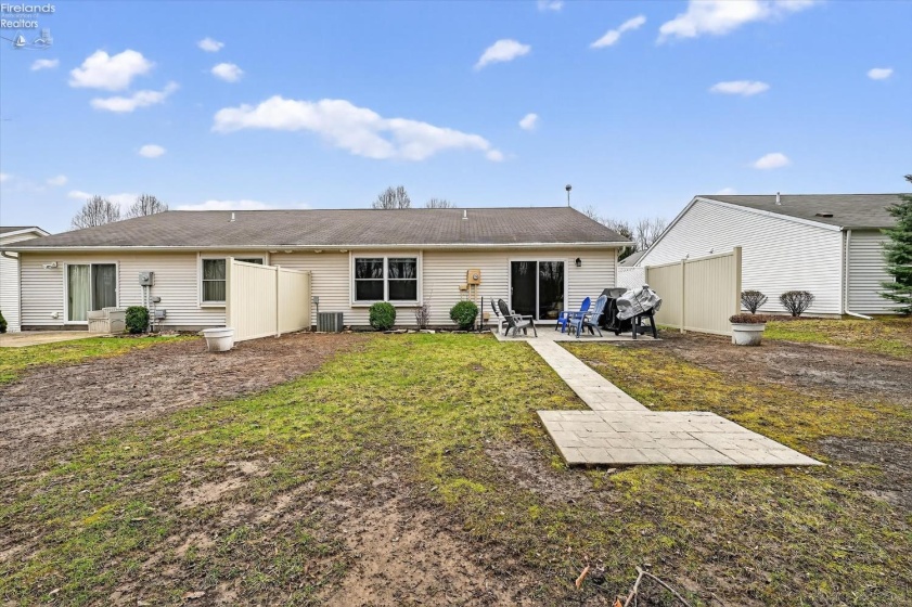 340 Lighthouse Oval, Marblehead, 43440, 2 Bedrooms Bedrooms, ,2 BathroomsBathrooms,Residential,For Sale,Lighthouse Oval,20261037