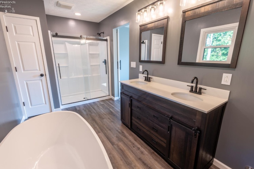 1007 Overlook Drive, Willard, 44890, 4 Bedrooms Bedrooms, ,2 BathroomsBathrooms,Residential,For Sale,Overlook,20261042