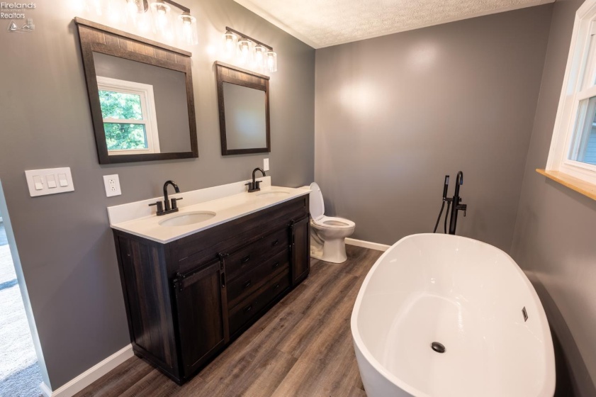 1007 Overlook Drive, Willard, 44890, 4 Bedrooms Bedrooms, ,2 BathroomsBathrooms,Residential,For Sale,Overlook,20261042