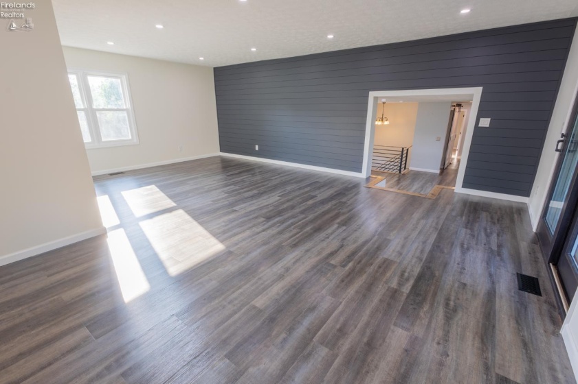 1007 Overlook Drive, Willard, 44890, 4 Bedrooms Bedrooms, ,2 BathroomsBathrooms,Residential,For Sale,Overlook,20261042