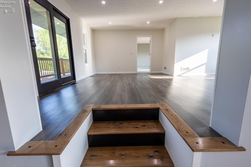 1007 Overlook Drive, Willard, 44890, 4 Bedrooms Bedrooms, ,2 BathroomsBathrooms,Residential,For Sale,Overlook,20261042