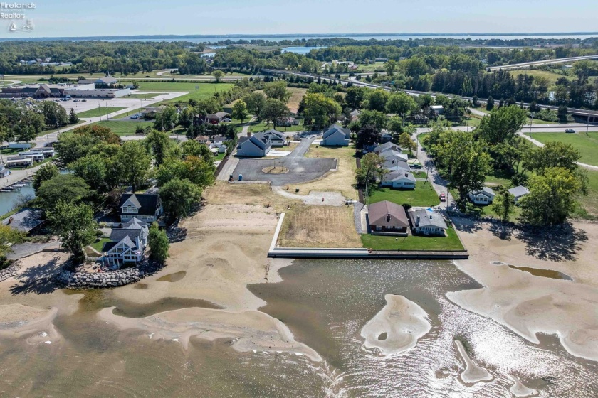 29 Beach Street, Port Clinton, 43452, 3 Bedrooms Bedrooms, ,3 BathroomsBathrooms,Residential,For Sale,Beach,20261046