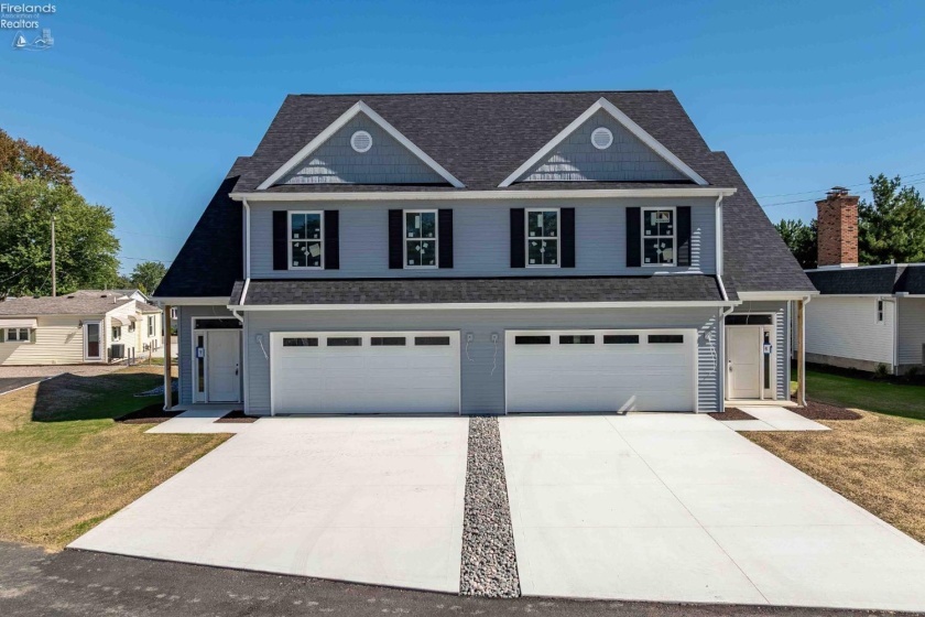 35 Beach Street, Port Clinton, 43452, 3 Bedrooms Bedrooms, ,3 BathroomsBathrooms,Residential,For Sale,Beach,20261047