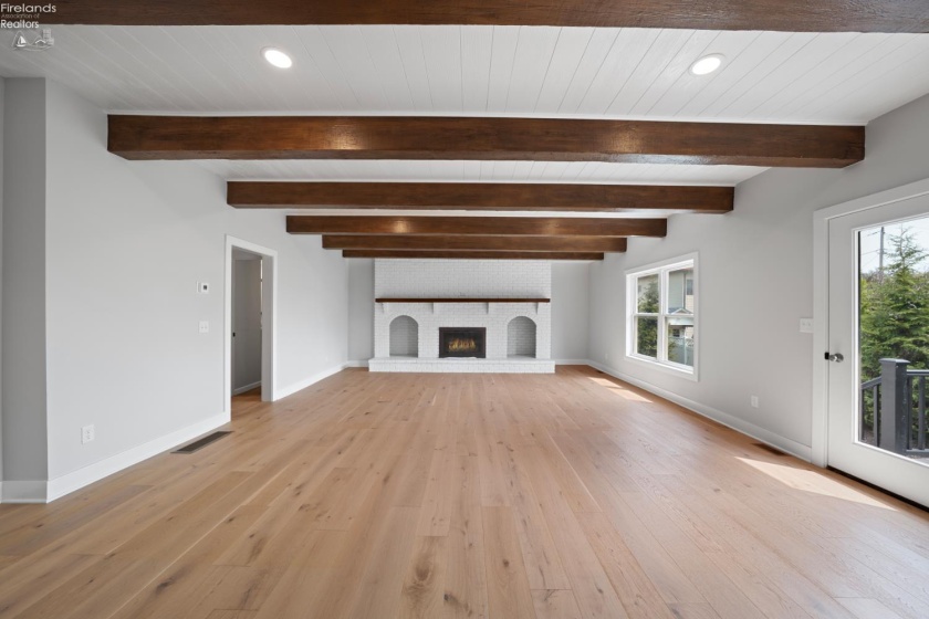 19 Beach Street, Port Clinton, 43452, 4 Bedrooms Bedrooms, ,3 BathroomsBathrooms,Residential,For Sale,Beach,20261048