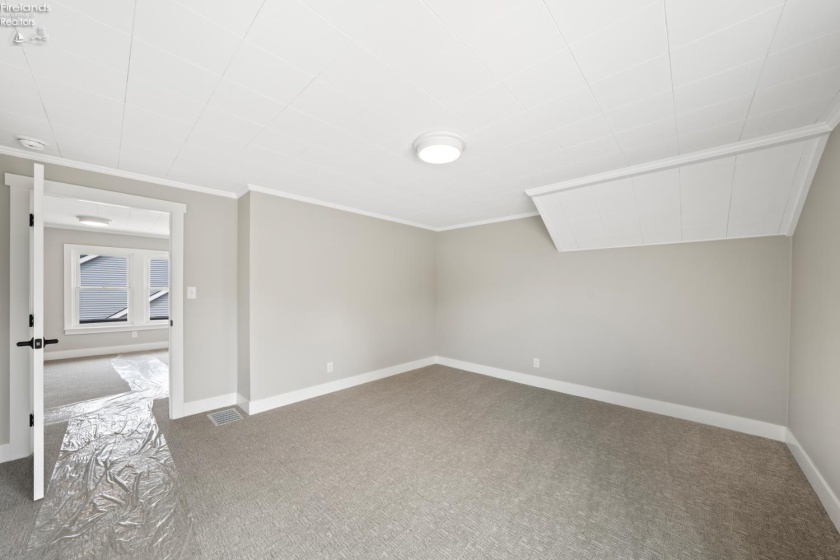 19 Beach Street, Port Clinton, 43452, 4 Bedrooms Bedrooms, ,3 BathroomsBathrooms,Residential,For Sale,Beach,20261048