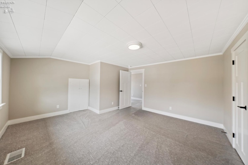 19 Beach Street, Port Clinton, 43452, 4 Bedrooms Bedrooms, ,3 BathroomsBathrooms,Residential,For Sale,Beach,20261048