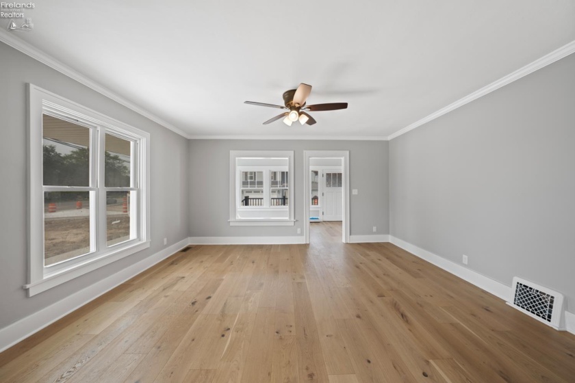 19 Beach Street, Port Clinton, 43452, 4 Bedrooms Bedrooms, ,3 BathroomsBathrooms,Residential,For Sale,Beach,20261048