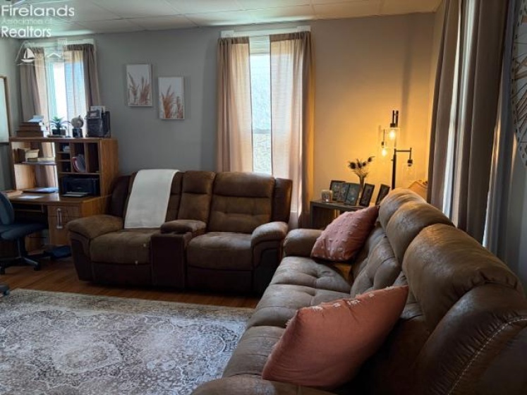 376 E Perry St, Tiffin, 44883, 4 Bedrooms Bedrooms, ,2 BathroomsBathrooms,Residential,For Sale,E Perry St,20260869