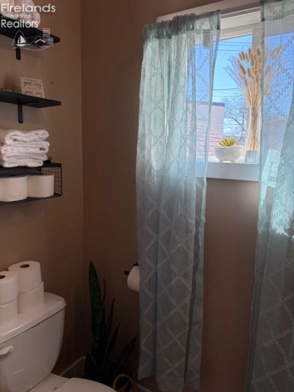 376 E Perry St, Tiffin, 44883, 4 Bedrooms Bedrooms, ,2 BathroomsBathrooms,Residential,For Sale,E Perry St,20260869