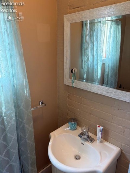 376 E Perry St, Tiffin, 44883, 4 Bedrooms Bedrooms, ,2 BathroomsBathrooms,Residential,For Sale,E Perry St,20260869