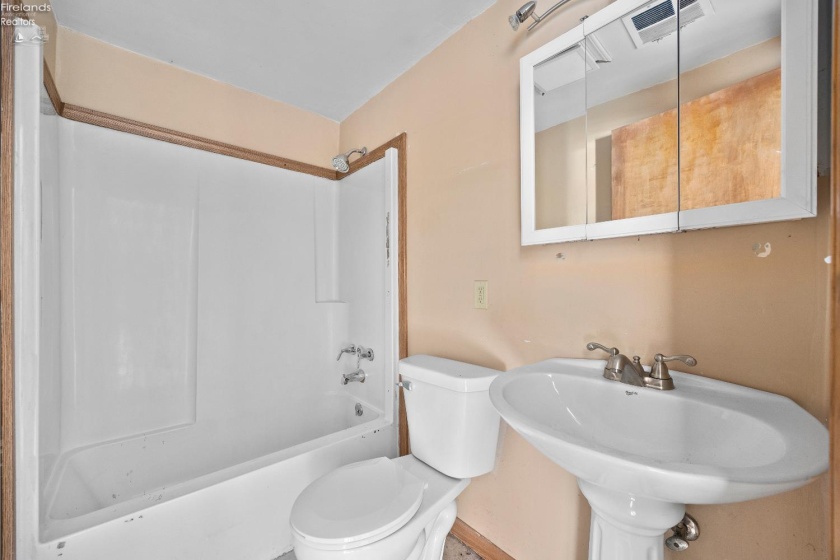 214 Linden Street, Port Clinton, 43452, 3 Bedrooms Bedrooms, ,1 BathroomBathrooms,Residential,For Sale,Linden,20261009