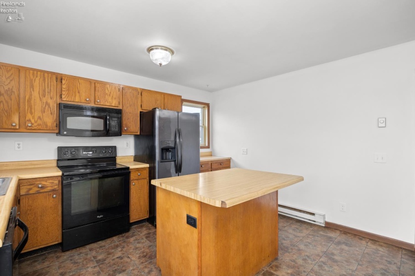 402 Snow Court, Sandusky, 44870, 3 Bedrooms Bedrooms, ,2 BathroomsBathrooms,Residential,For Sale,Snow,20261079