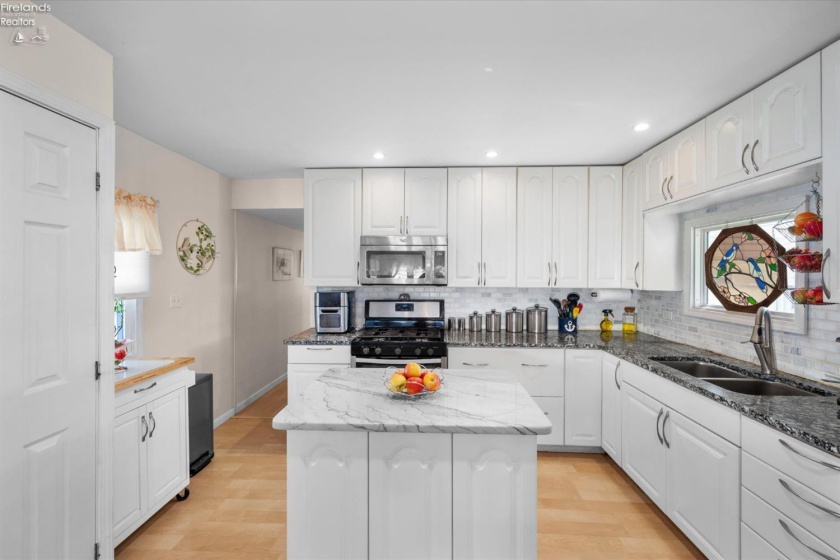 1623 Catawba Road, Port Clinton, 43452, 2 Bedrooms Bedrooms, ,2 BathroomsBathrooms,Residential,For Sale,Catawba,20261077