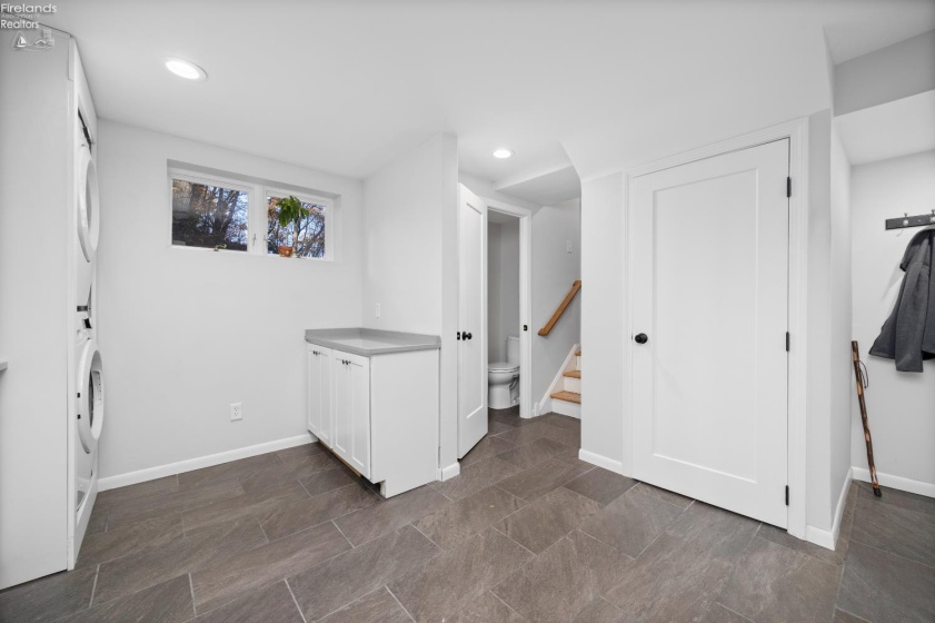 18500 Edgewood Drive, Rocky River, 44116, 3 Bedrooms Bedrooms, ,2 BathroomsBathrooms,Residential,For Sale,Edgewood,20261087