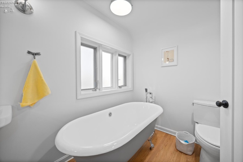 18500 Edgewood Drive, Rocky River, 44116, 3 Bedrooms Bedrooms, ,2 BathroomsBathrooms,Residential,For Sale,Edgewood,20261087