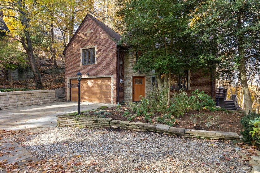 18500 Edgewood Drive, Rocky River, 44116, 3 Bedrooms Bedrooms, ,2 BathroomsBathrooms,Residential,For Sale,Edgewood,20261087