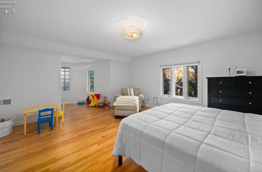 18500 Edgewood Drive, Rocky River, 44116, 3 Bedrooms Bedrooms, ,2 BathroomsBathrooms,Residential,For Sale,Edgewood,20261087