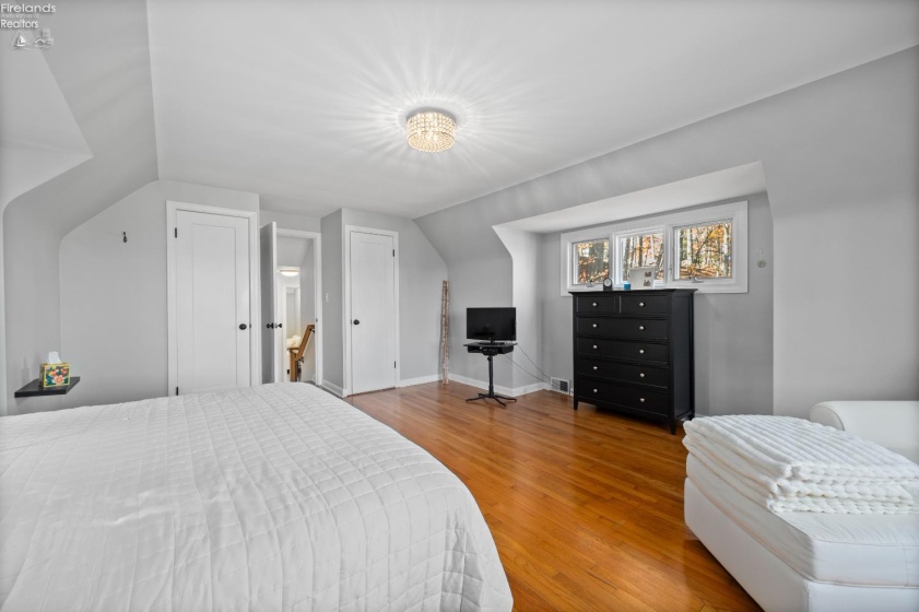 18500 Edgewood Drive, Rocky River, 44116, 3 Bedrooms Bedrooms, ,2 BathroomsBathrooms,Residential,For Sale,Edgewood,20261087