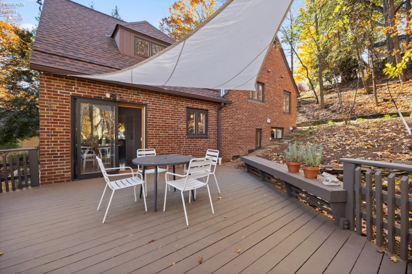 18500 Edgewood Drive, Rocky River, 44116, 3 Bedrooms Bedrooms, ,2 BathroomsBathrooms,Residential,For Sale,Edgewood,20261087