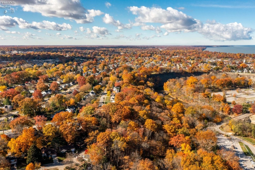 18500 Edgewood Drive, Rocky River, 44116, 3 Bedrooms Bedrooms, ,2 BathroomsBathrooms,Residential,For Sale,Edgewood,20261087