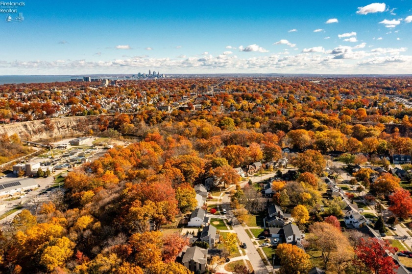 18500 Edgewood Drive, Rocky River, 44116, 3 Bedrooms Bedrooms, ,2 BathroomsBathrooms,Residential,For Sale,Edgewood,20261087