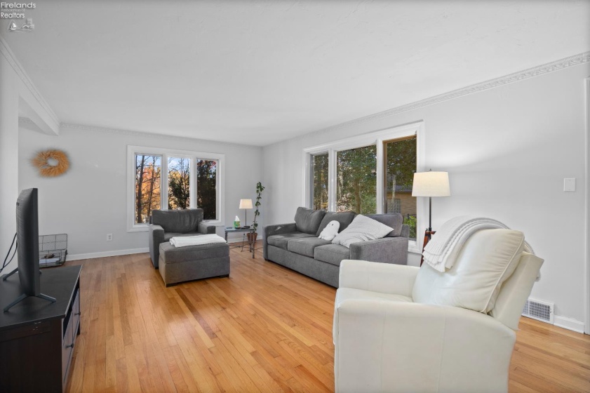 18500 Edgewood Drive, Rocky River, 44116, 3 Bedrooms Bedrooms, ,2 BathroomsBathrooms,Residential,For Sale,Edgewood,20261087